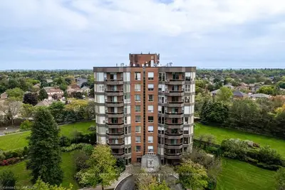 Condo Apartment in Oakville