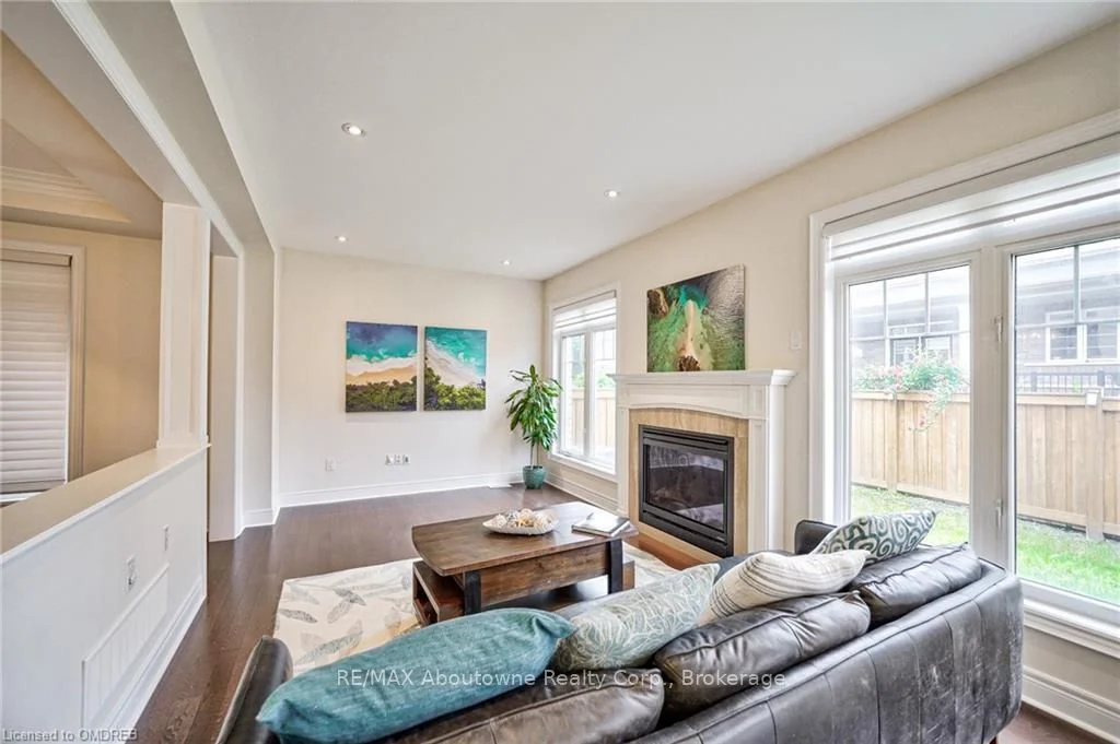 211 SIXTEEN MILE Drive, Oakville, ON L6M 0T8