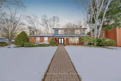 Detached in Burlington