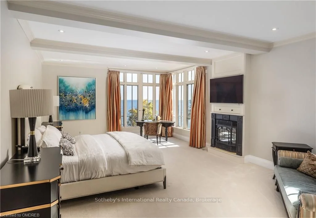 88 WOLFDALE Avenue, Oakville, ON L6L 4R8