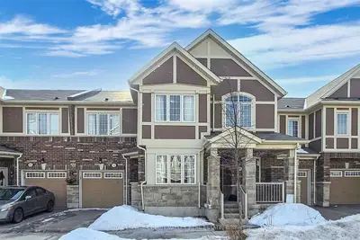 Att/Row/Townhouse in Milton