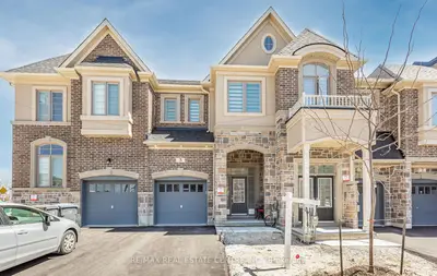 Att/Row/Townhouse in Brampton