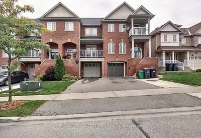 Att/Row/Townhouse in Brampton