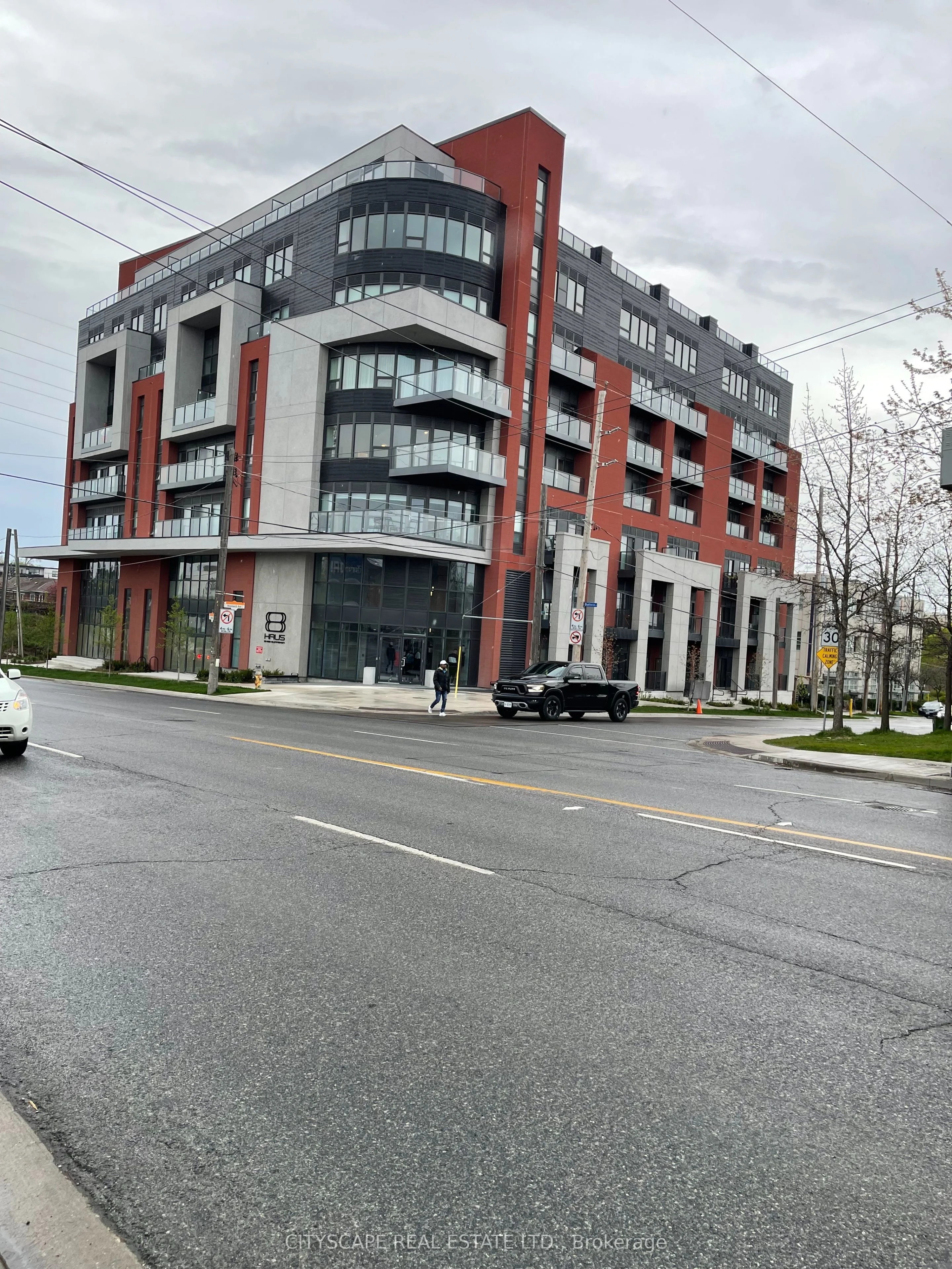 2433 Dufferin Street W 507, Toronto W04, On M6e 3t3