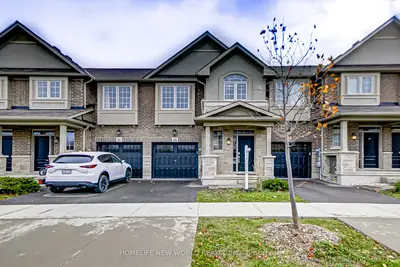 Att/Row/Townhouse in Oakville