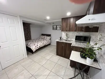 2466 St Clair Avenue W Bsmt 01, Toronto W03, On M6n 1l3