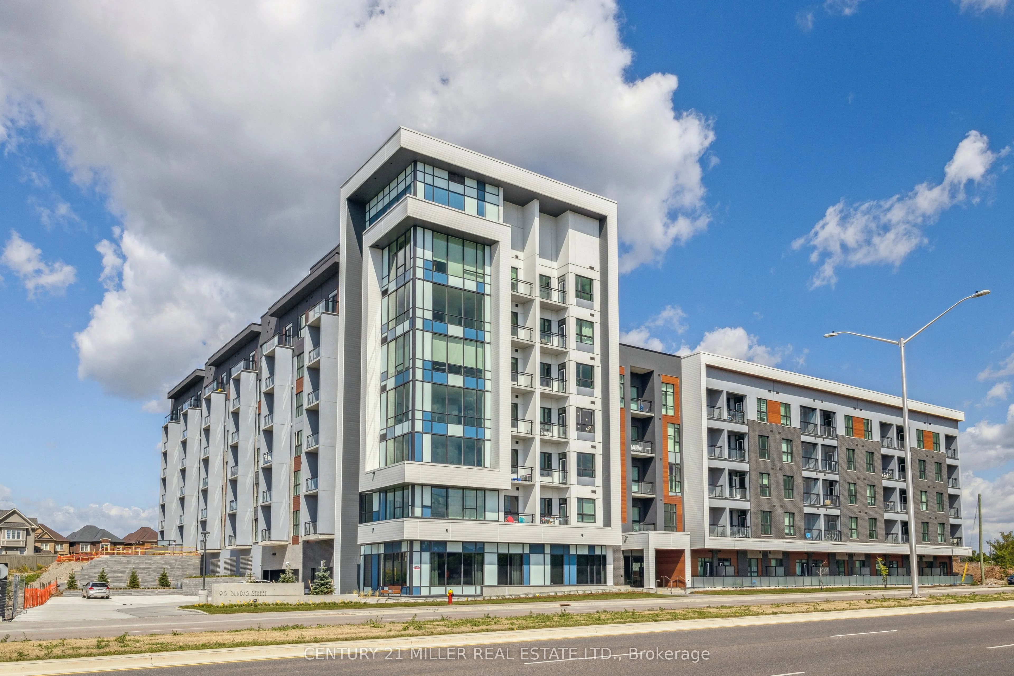 95 Dundas Street W 115, Oakville, On L6m 5n4