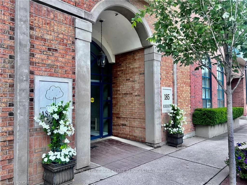 185 Robinson Street 101, Oakville, On L6j 7p6