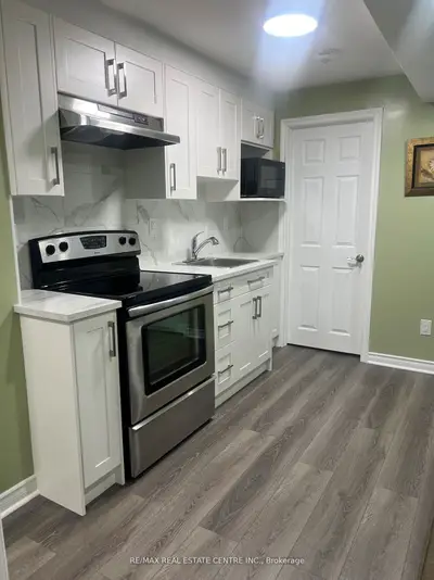 Att/Row/Townhouse in Brampton