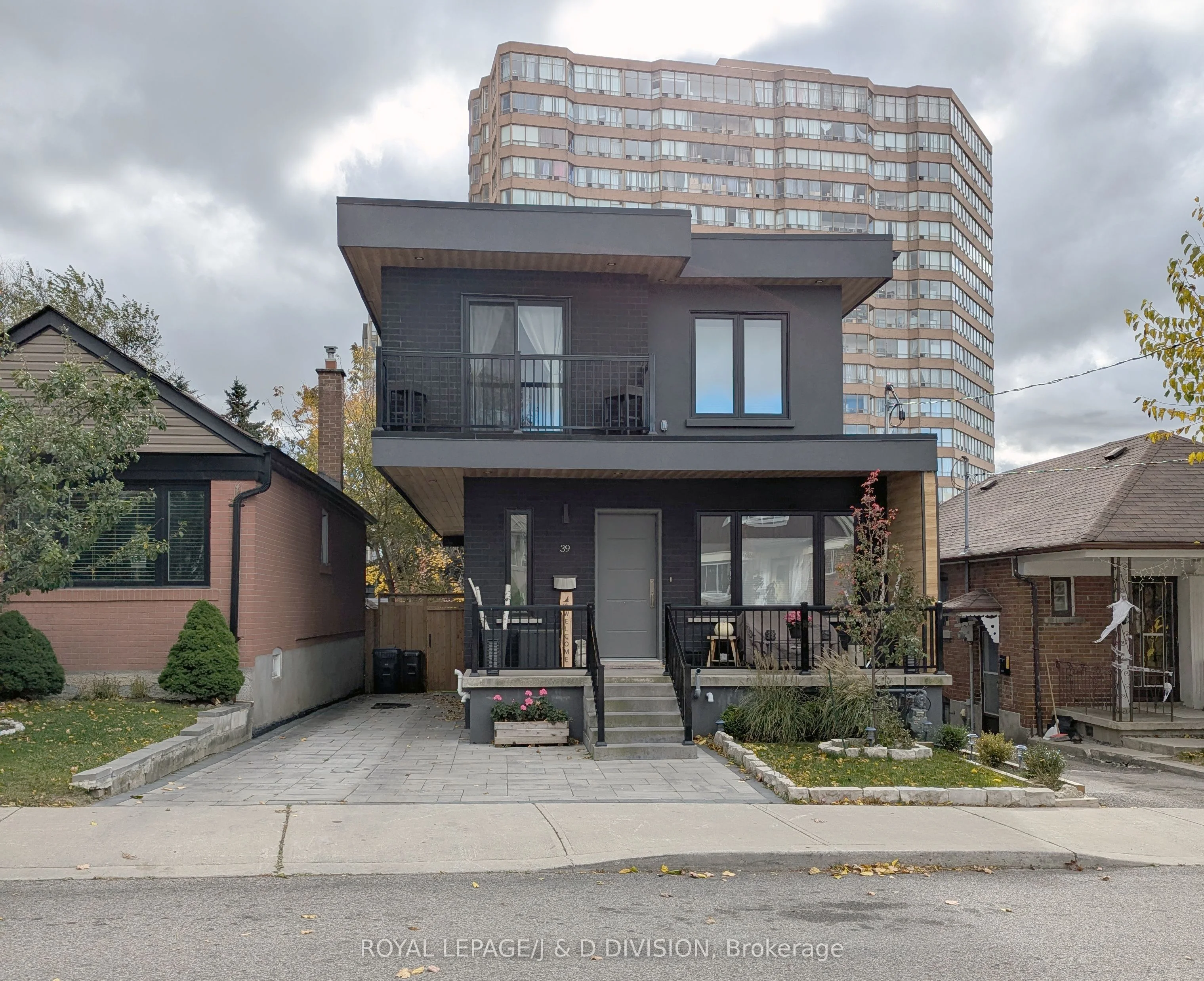 39 Lonborough Avenue Bsmt, Toronto W04, On M6m 1x2