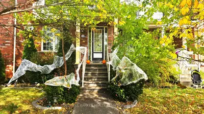 Att/Row/Townhouse in Oakville