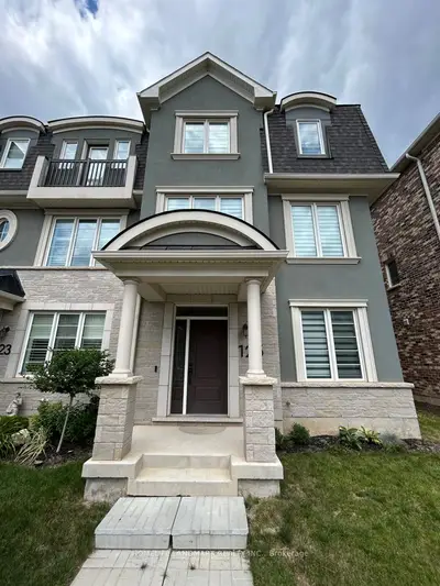 Att/Row/Townhouse in Oakville