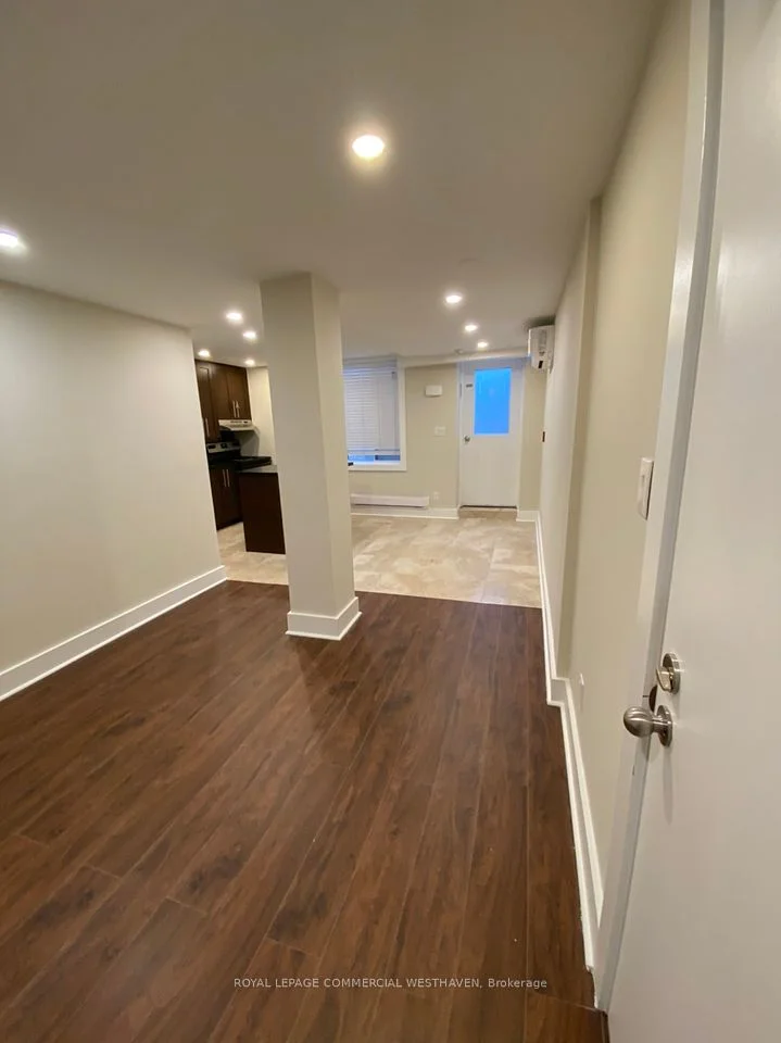 2518 Eglinton Avenue W 5, Toronto W04, ON M6M 1T1