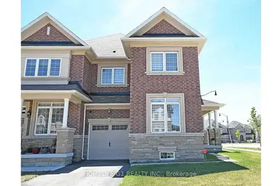 Att/Row/Townhouse in Brampton