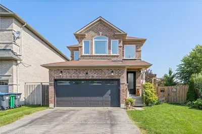 7315 Blackwood Mews, Mississauga, On L5n 8g9