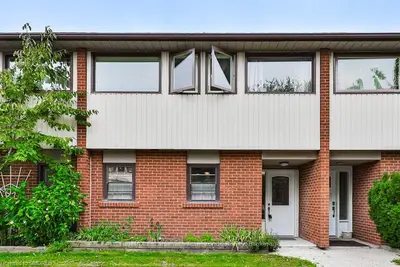 Condo Townhouse in Oakville
