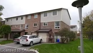 Condo Townhouse in Milton