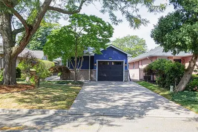 Detached in Burlington