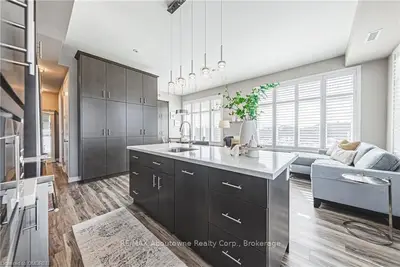 Condo Apartment in Burlington