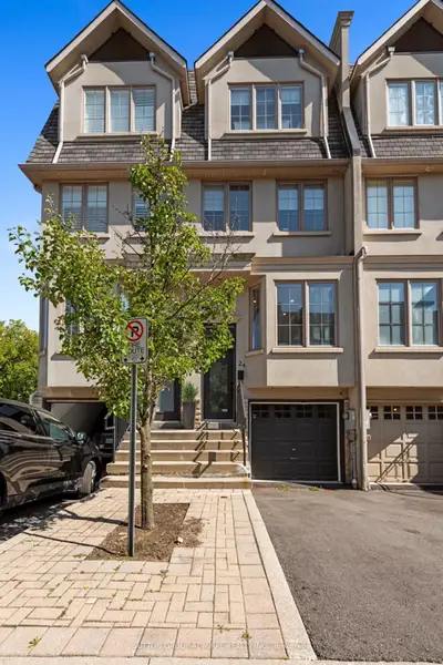 Att/Row/Townhouse in Oakville
