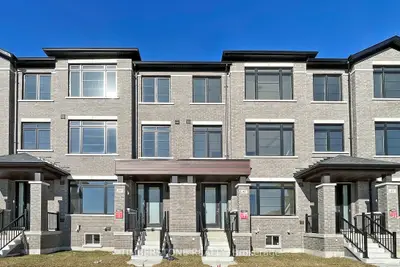 Att/Row/Townhouse in Brampton