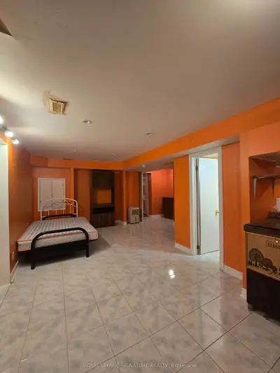 Att/Row/Townhouse in Mississauga