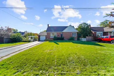 Detached in Burlington