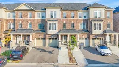 Att/Row/Townhouse in Brampton