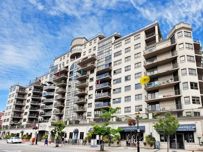 Condo Apartment in Burlington