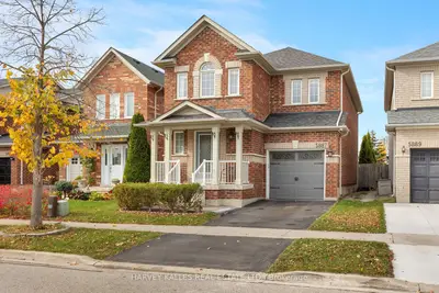 Detached in Burlington