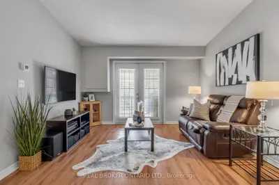 Condo Apartment in Milton