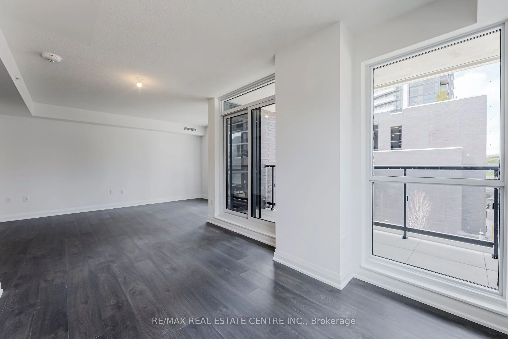 26 Gibbs Road 327, Toronto W08, ON M9B 6L6