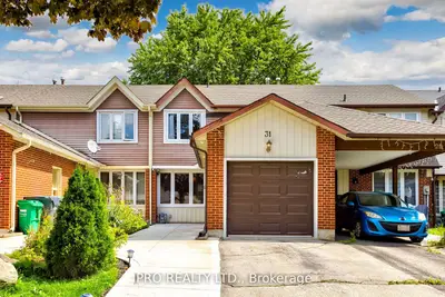 Att/Row/Townhouse in Brampton
