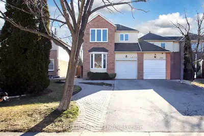 Detached in Oakville