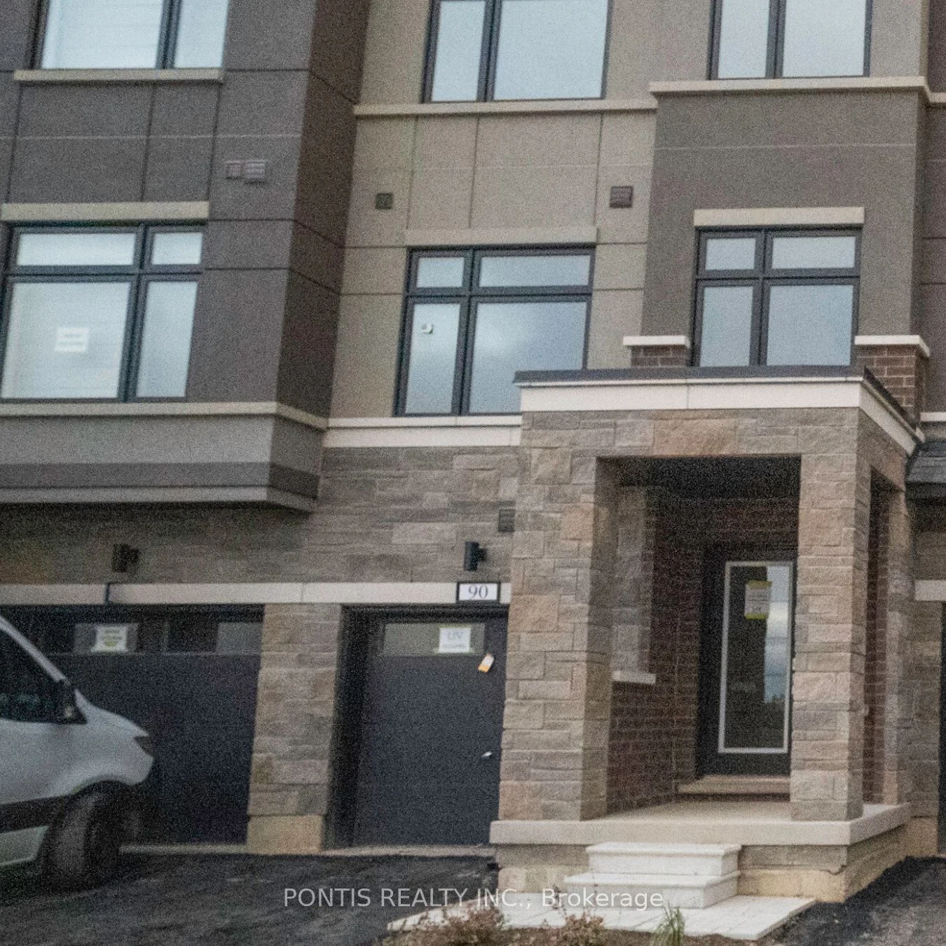 Att/Row/Townhouse in Brampton