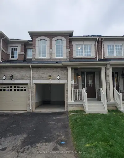 Att/Row/Townhouse in Brampton