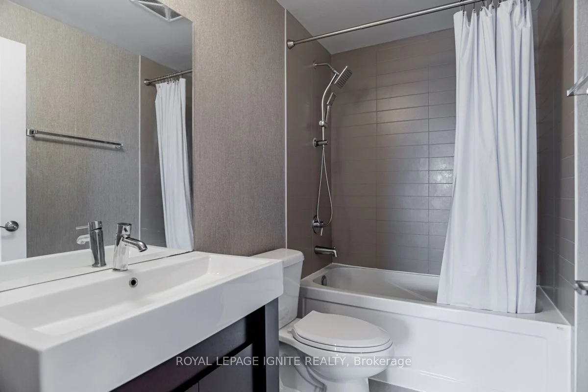 840 QUEENS PLATE Drive 806, Toronto W10, ON M9W 0E7