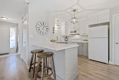 Condo Townhouse in Burlington