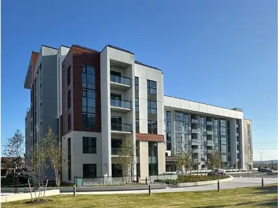 Condo Apartment in Milton