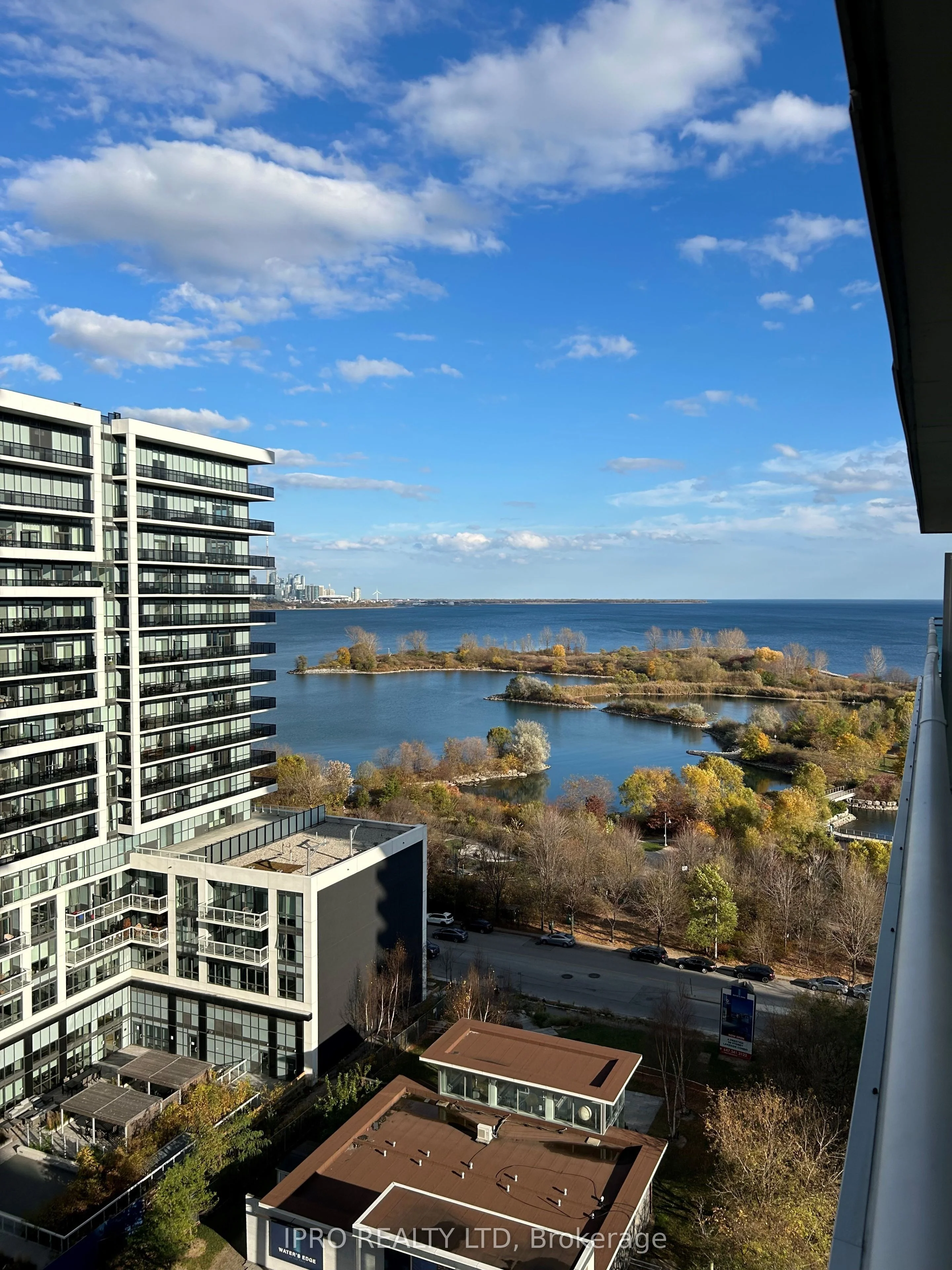33 Shore Breeze Drive E 1208, Toronto W06, On M8v 0g1