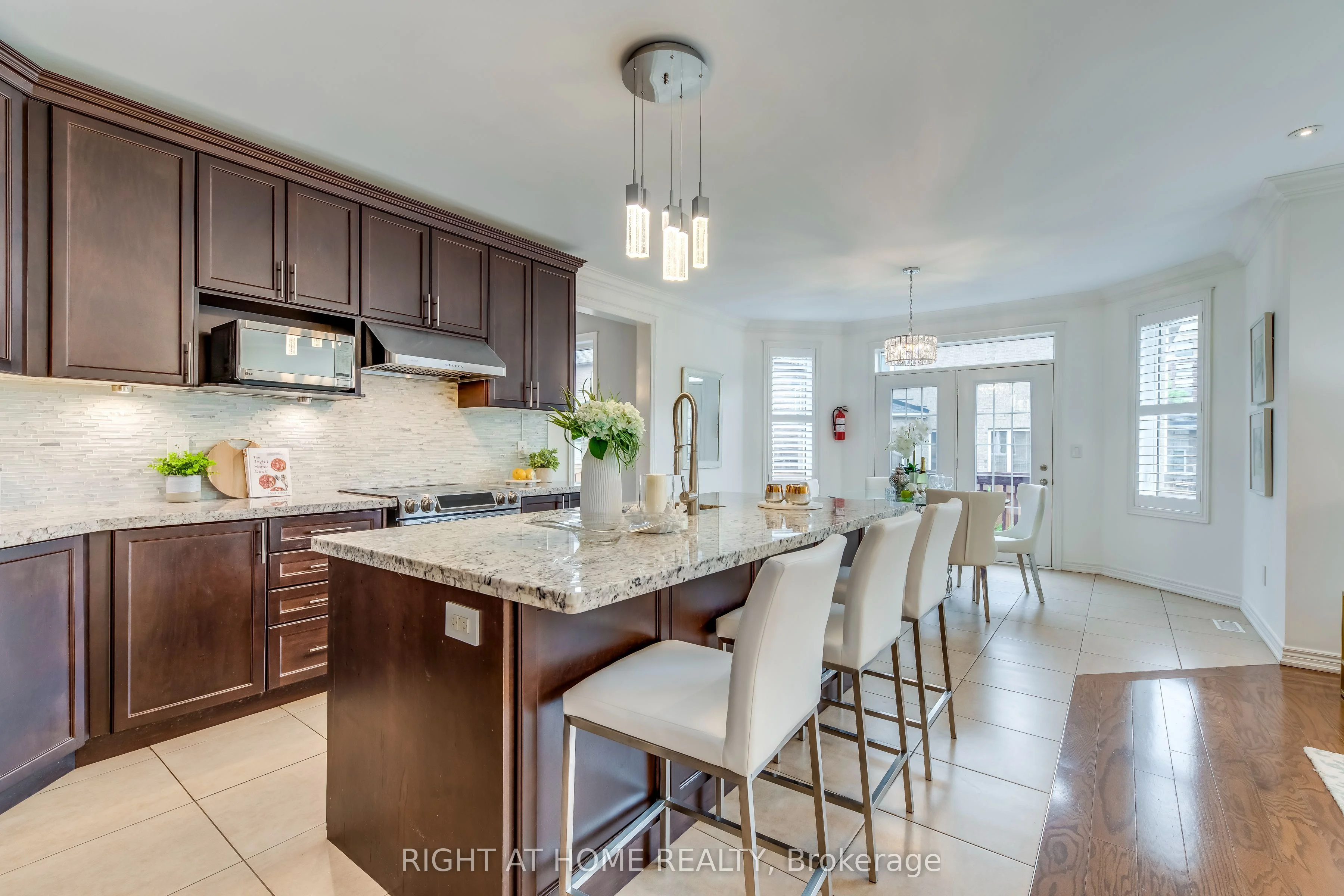 3129 Larry Crescent, Oakville, ON L6M 0S8