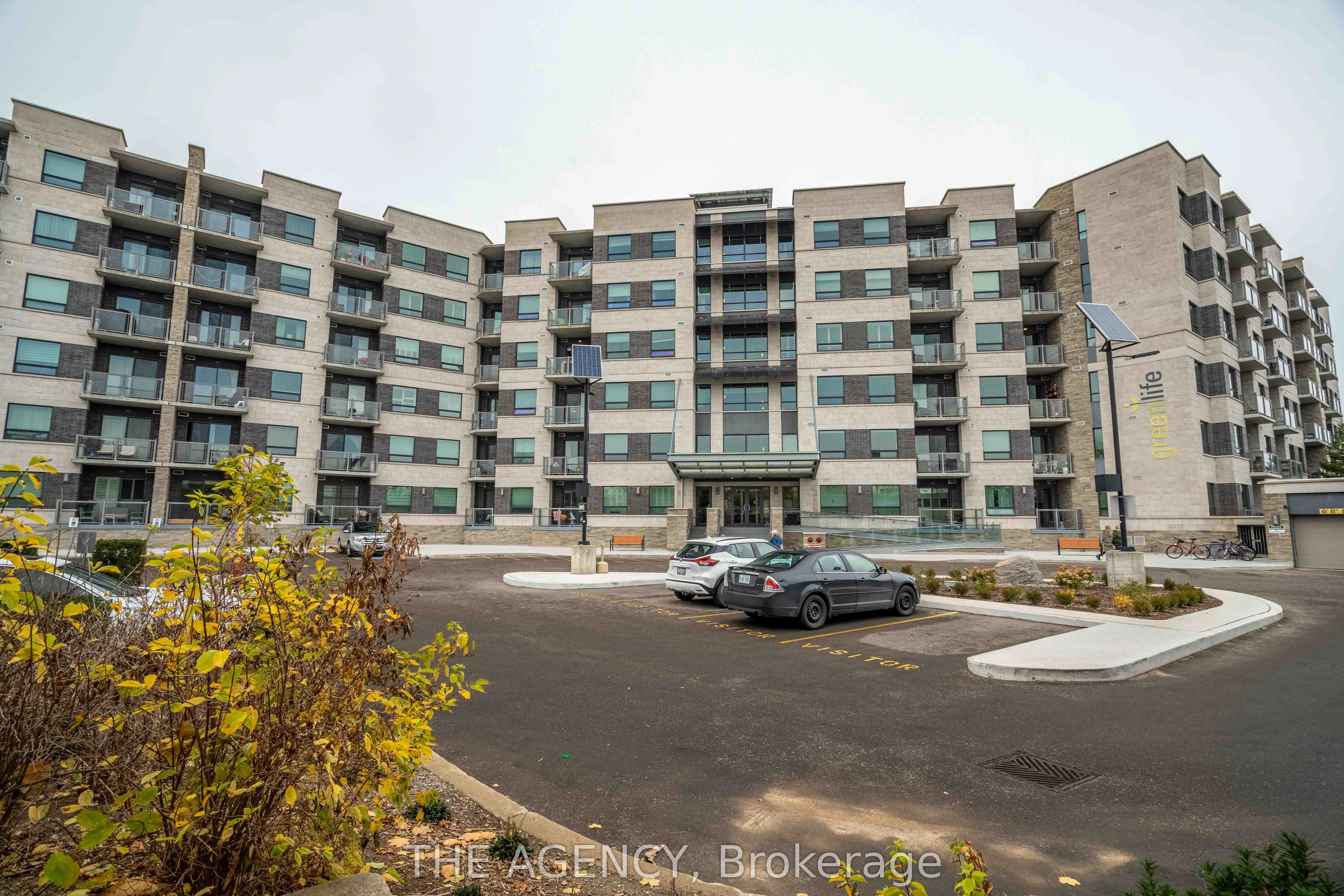 Condo Apartment in Milton