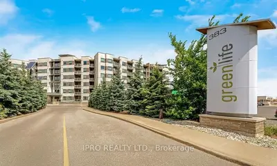 Condo Apartment in Milton