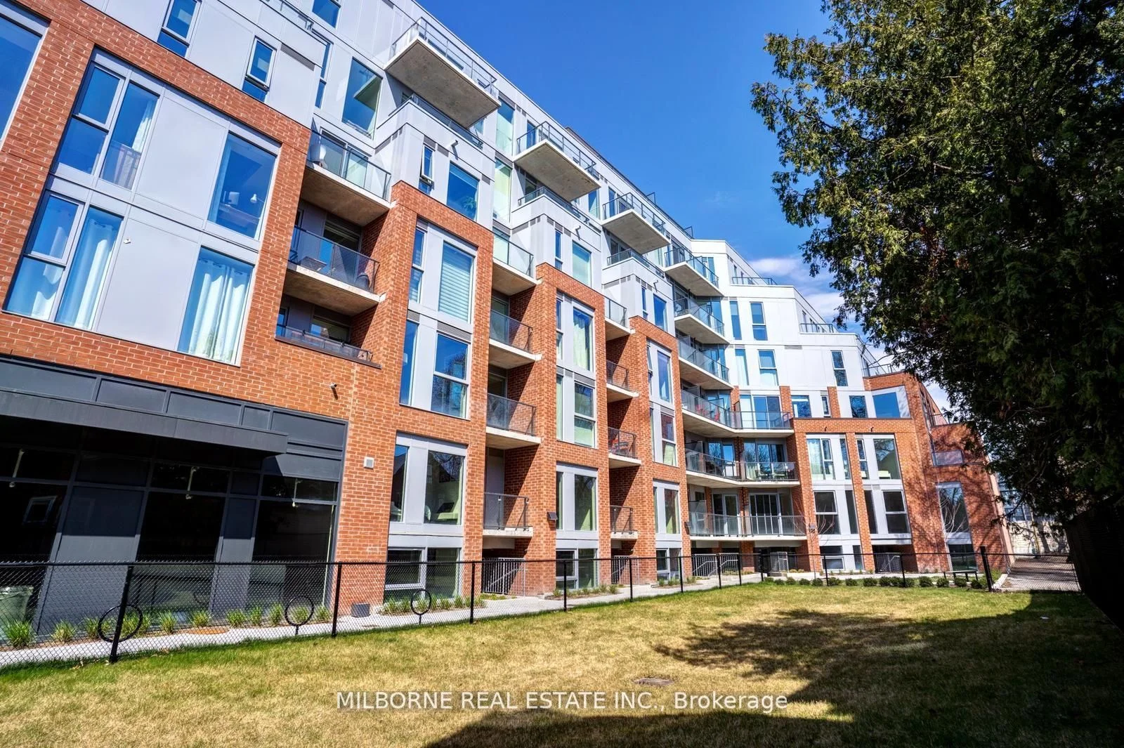 57 Brock Avenue Th 111, Toronto W01, On M3h 3n2