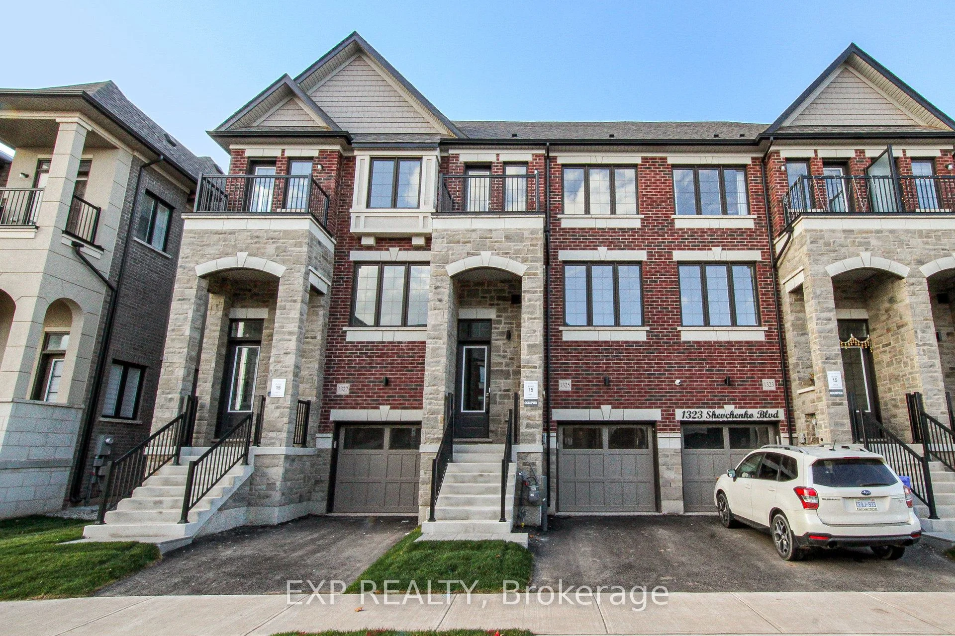 Att/Row/Townhouse in Oakville