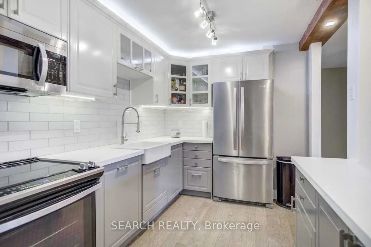 1320 Mississauga Valley Boulevard 206, Mississauga, ON L5A 3S9