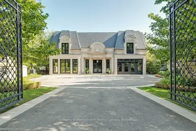 199 Chartwell Road, Oakville, On L6j 3z7