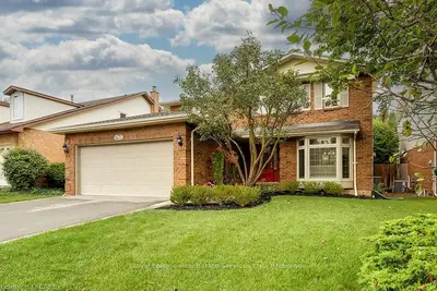 Detached in Oakville