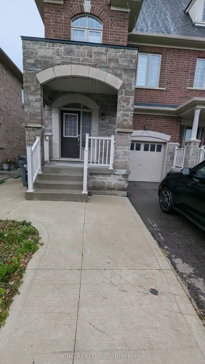 Att/Row/Townhouse in Brampton