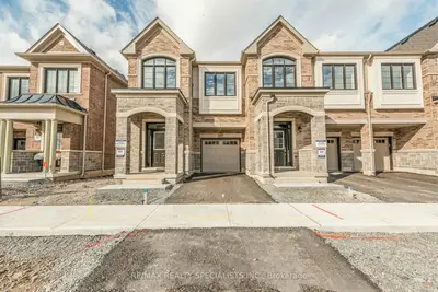 Att/Row/Townhouse in Milton